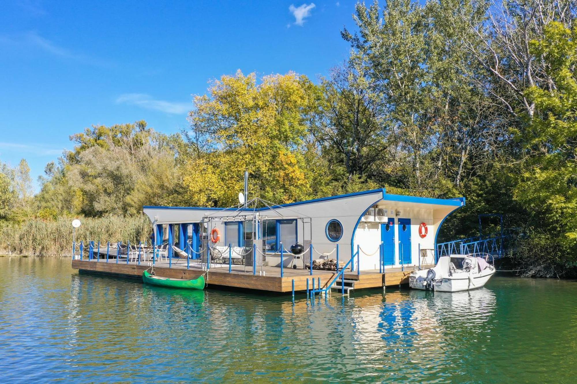 Ocarujuci Houseboat Na Dunaji Bratislava Exteriör bild