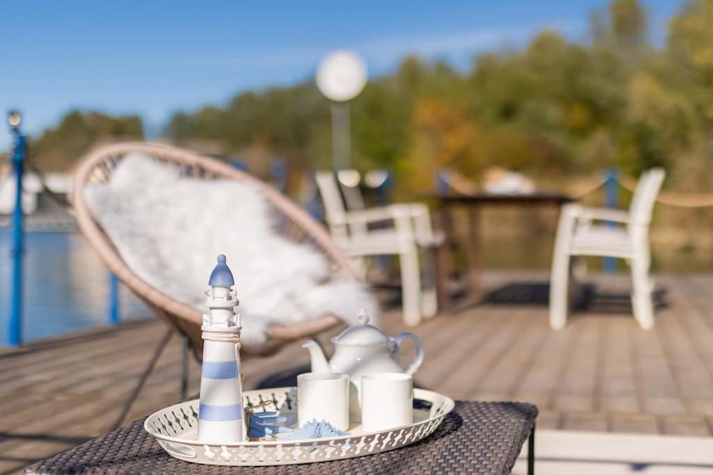 Ocarujuci Houseboat Na Dunaji Bratislava Exteriör bild