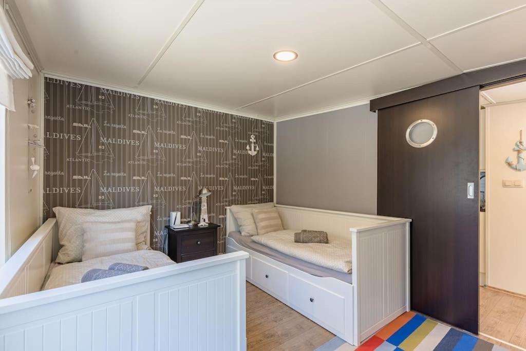 Ocarujuci Houseboat Na Dunaji Bratislava Exteriör bild
