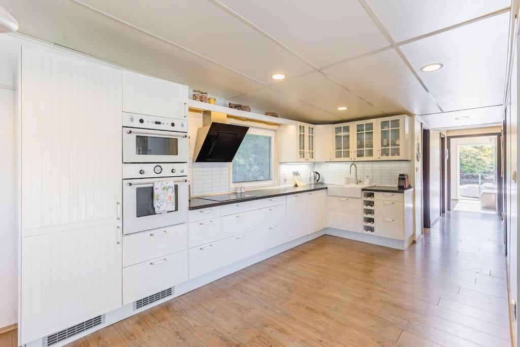 Ocarujuci Houseboat Na Dunaji Bratislava Exteriör bild