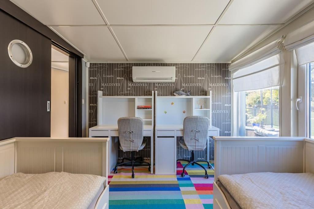 Ocarujuci Houseboat Na Dunaji Bratislava Exteriör bild