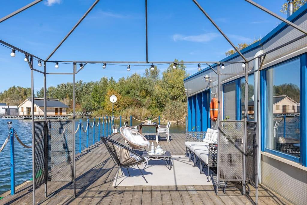 Ocarujuci Houseboat Na Dunaji Bratislava Exteriör bild
