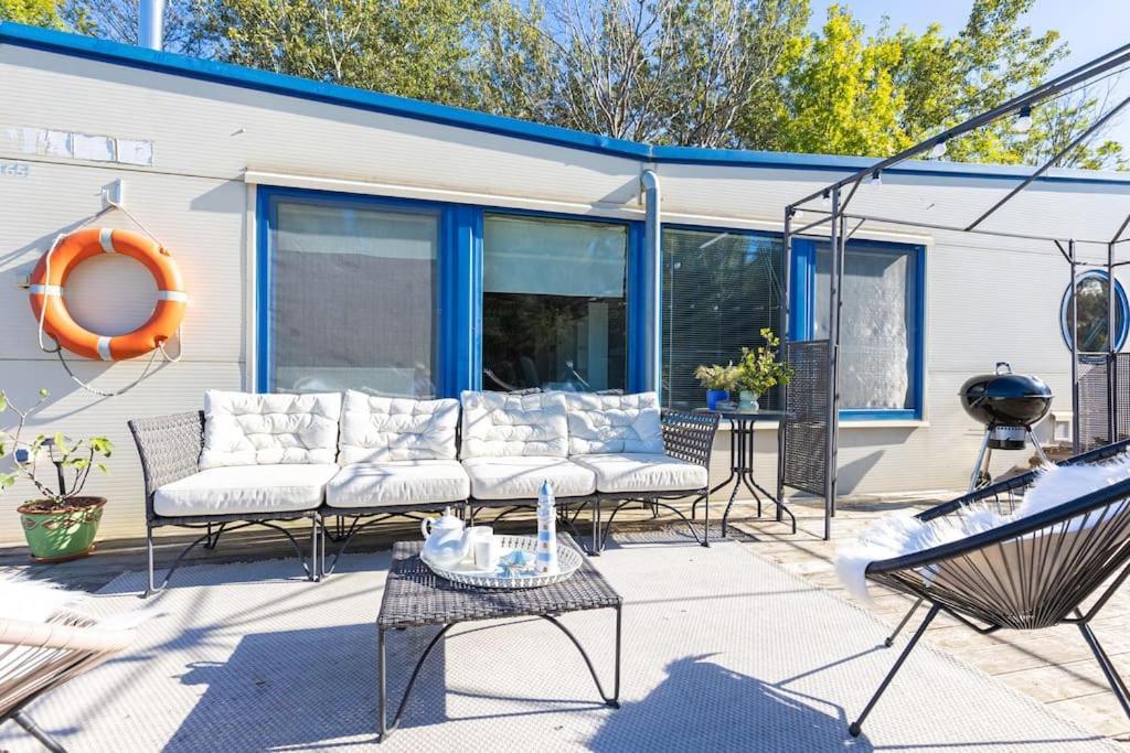 Ocarujuci Houseboat Na Dunaji Bratislava Exteriör bild